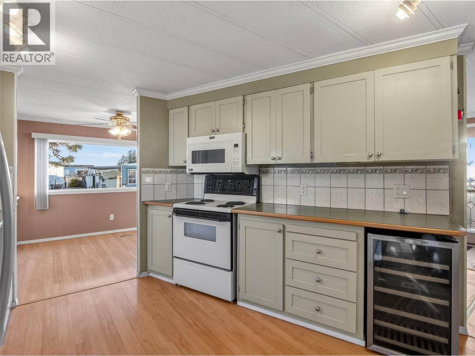 98 OKANAGAN Avenue E, Penticton