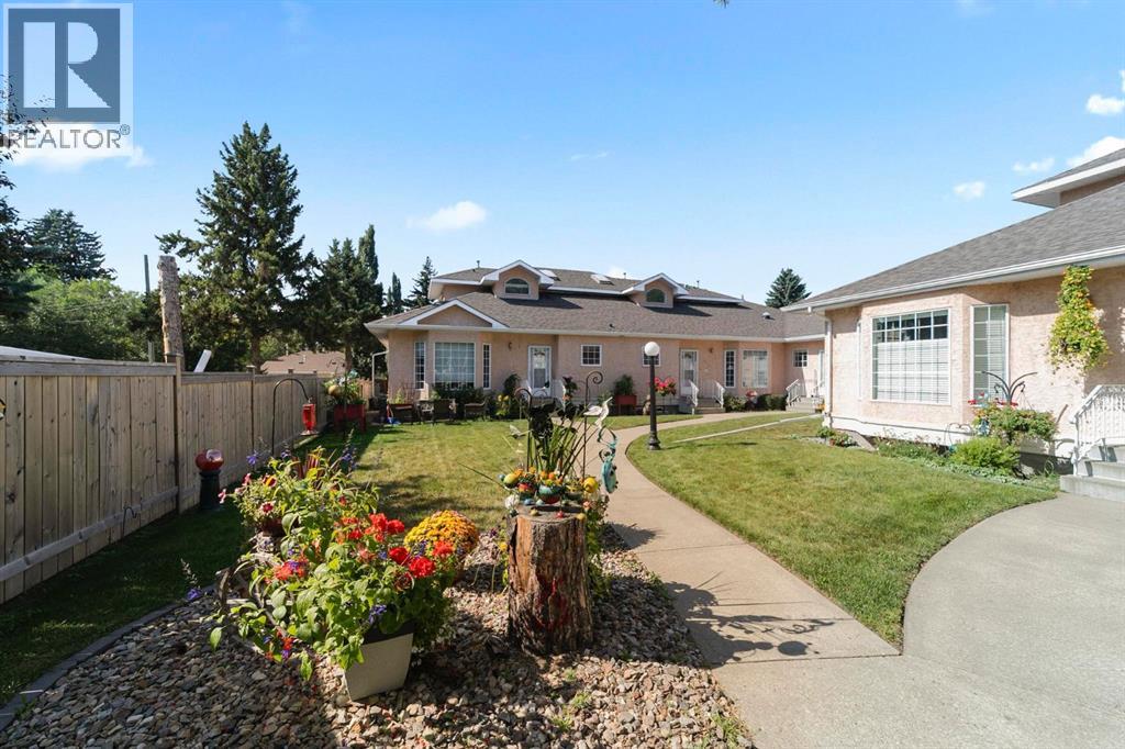 2, 5014 56 Street - Photo 3 of 20, Camrose, Alberta