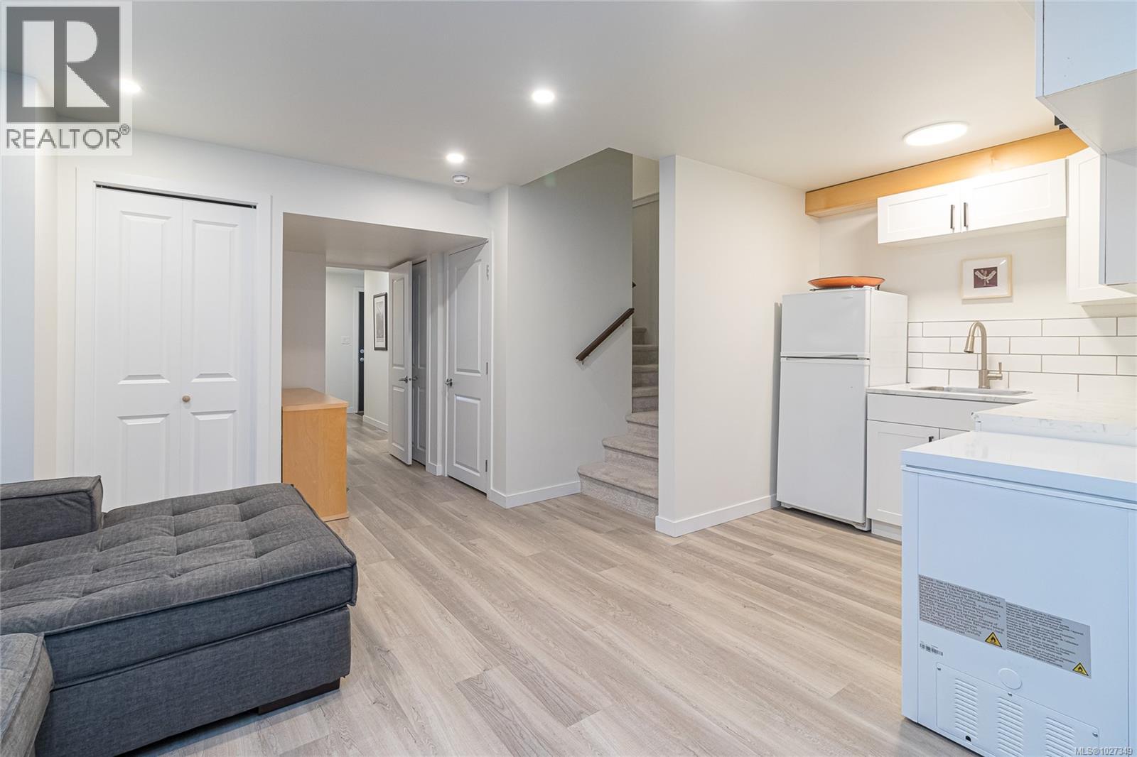 228 Caspian Dr - 32