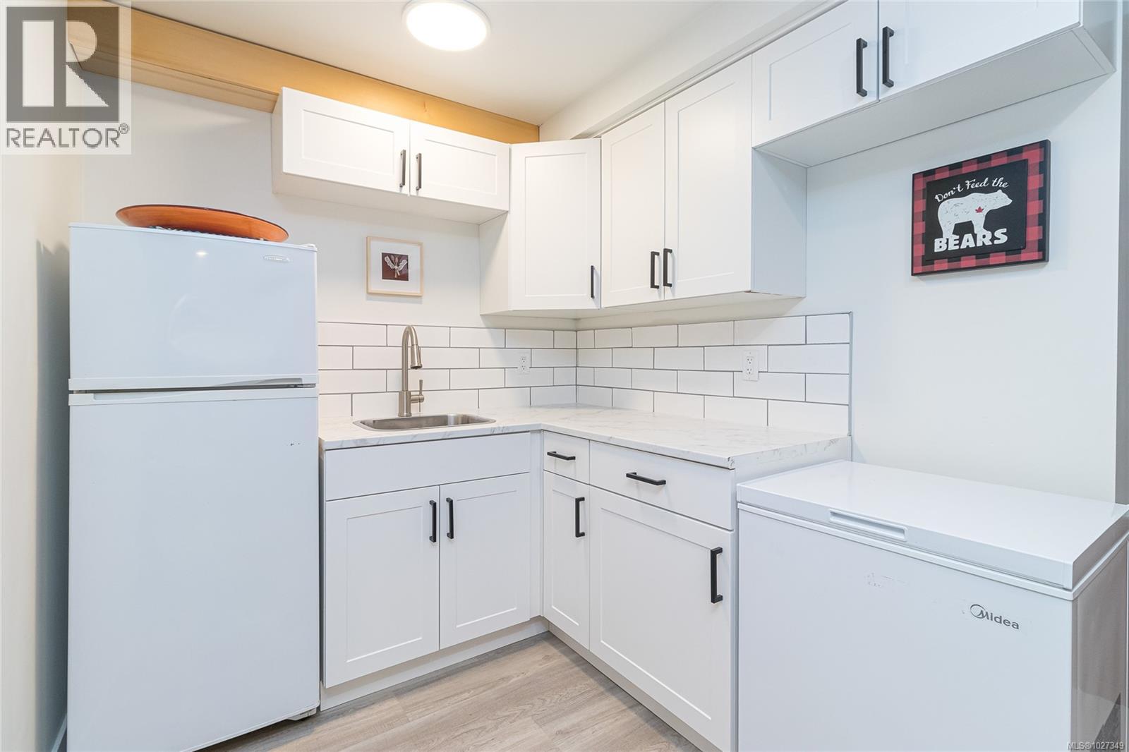 228 Caspian Dr - 33