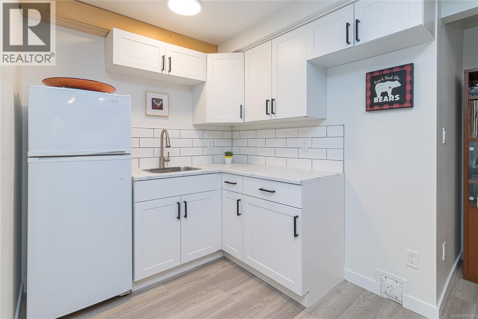 228 Caspian Dr - 34