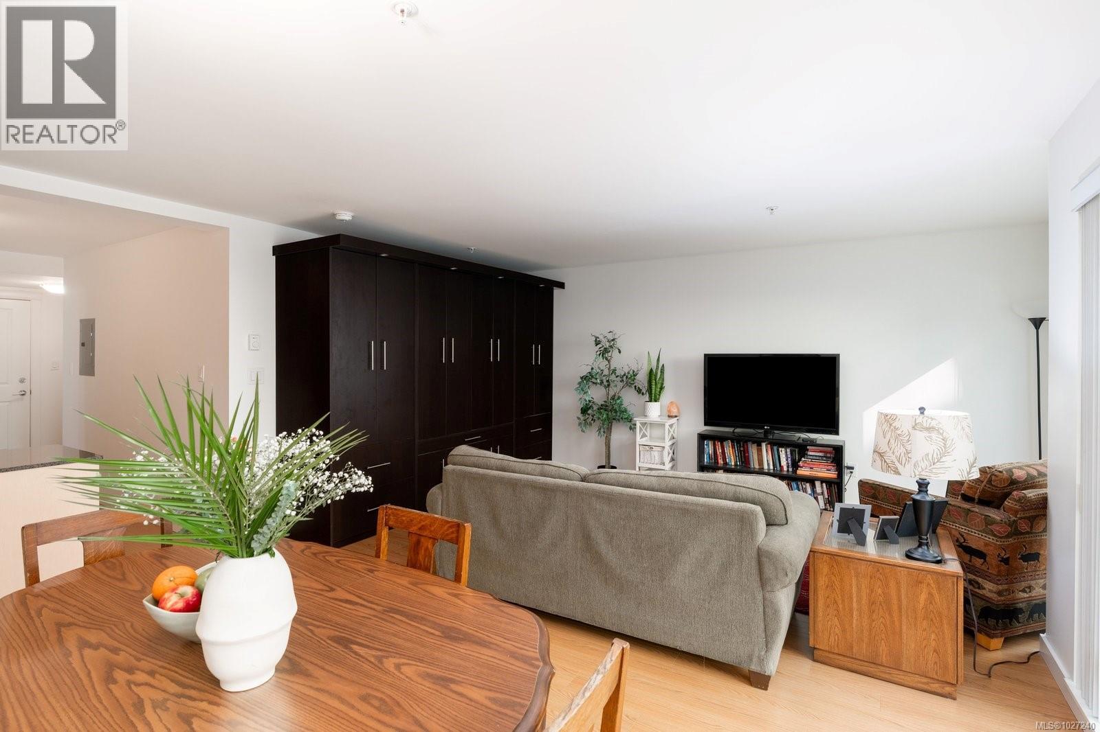 204 1405 Esquimalt Road, Esquimalt