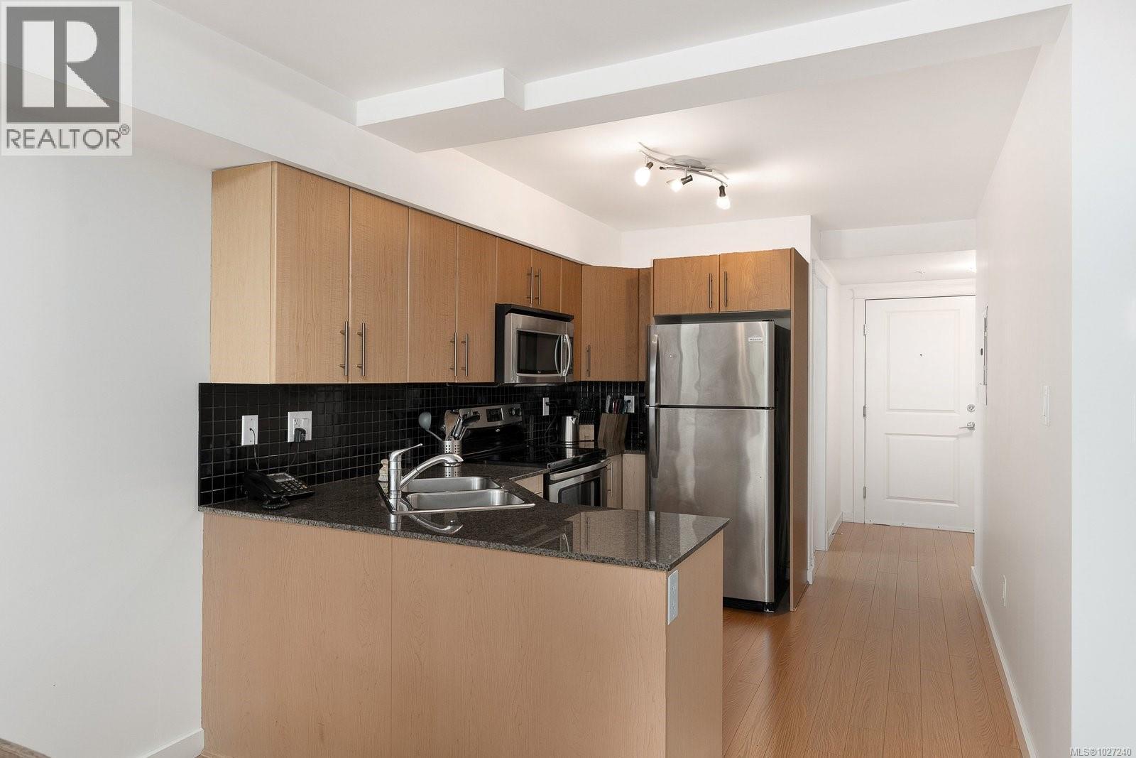 204 1405 Esquimalt Road, Esquimalt