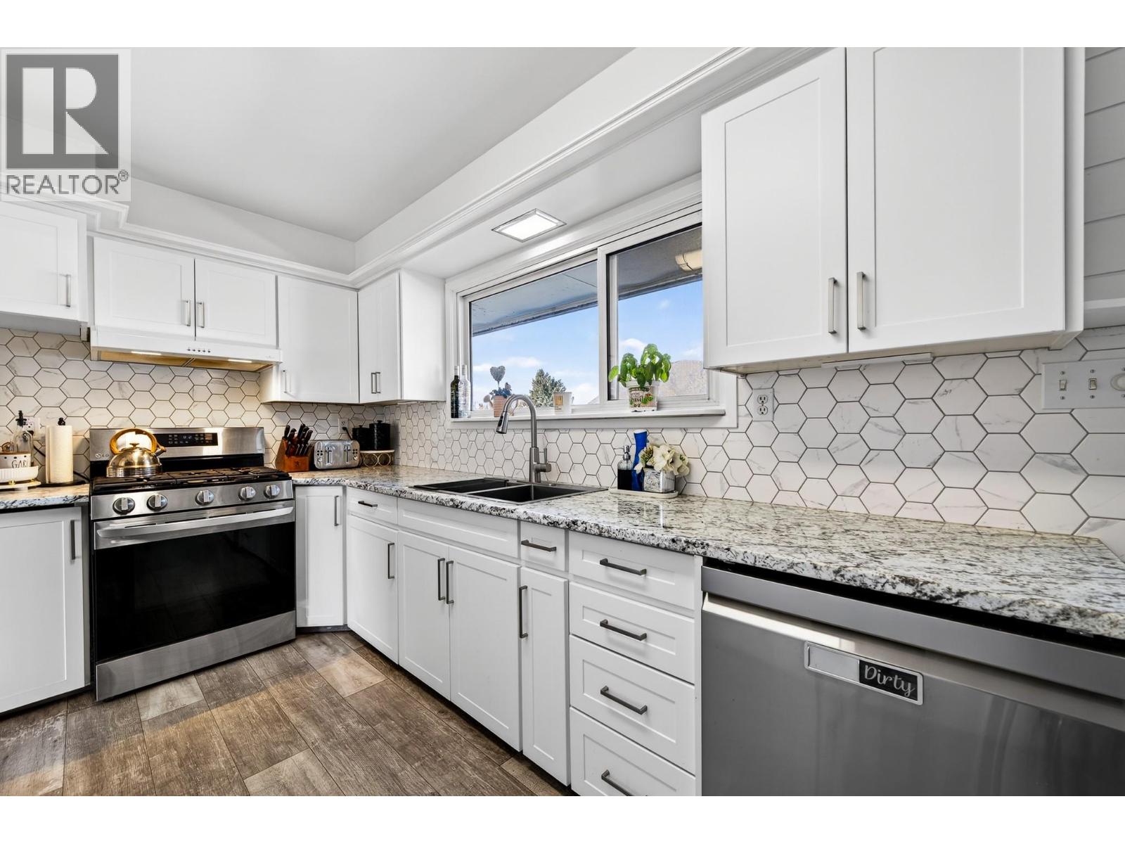 1886 VALLEYVIEW DRIVE - 6