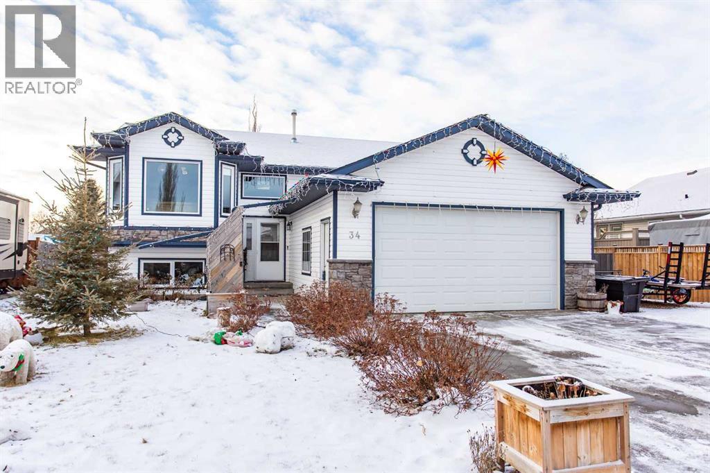 34 Iron Wolf Ridge, Lacombe