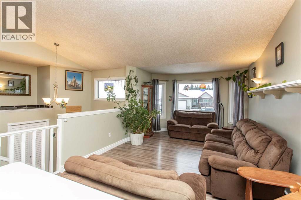 34 Iron Wolf Ridge, Lacombe