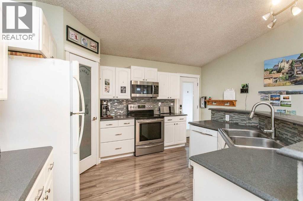 34 Iron Wolf Ridge, Lacombe