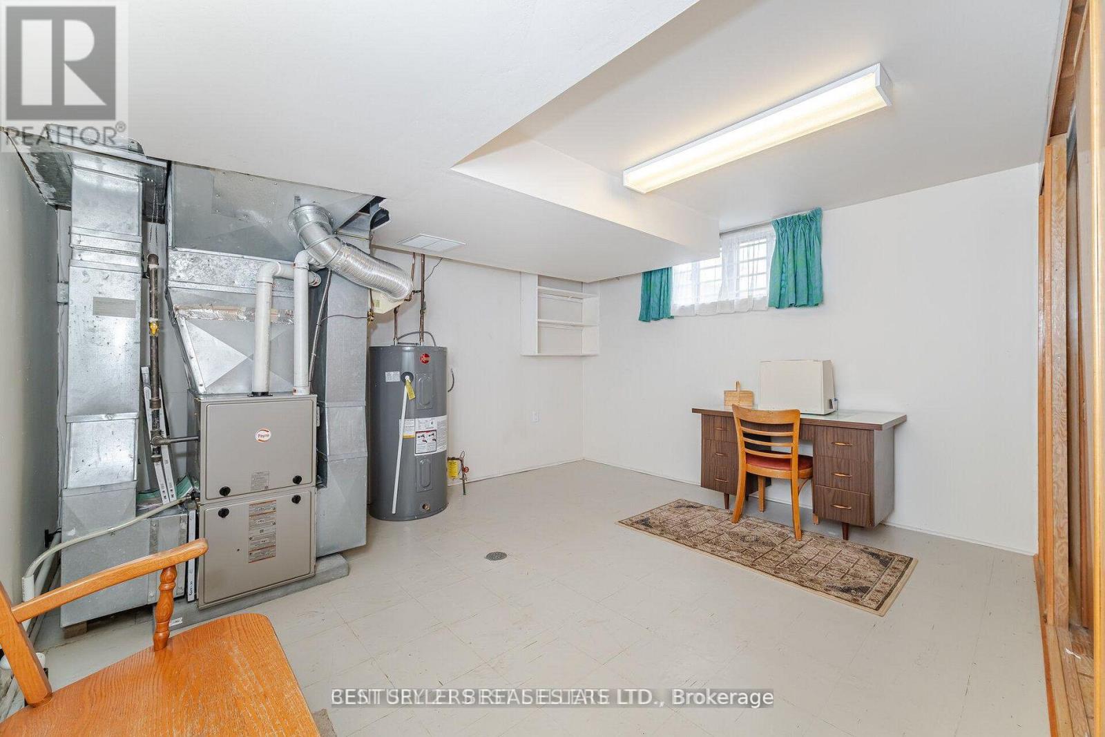 47 WENDERLY DRIVE - 32