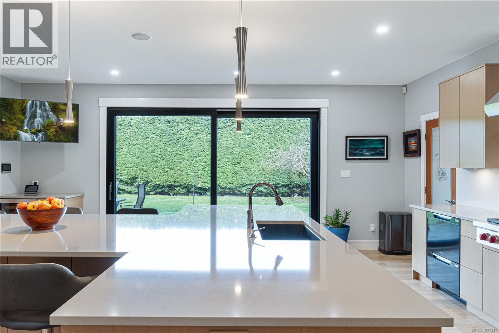 915 Rivers Edge Dr, Nanoose Bay