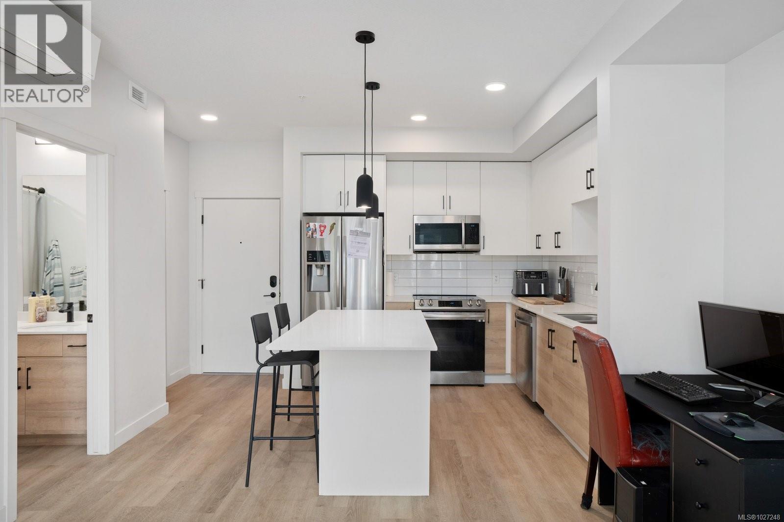 104 2461 Gateway Road, Langford