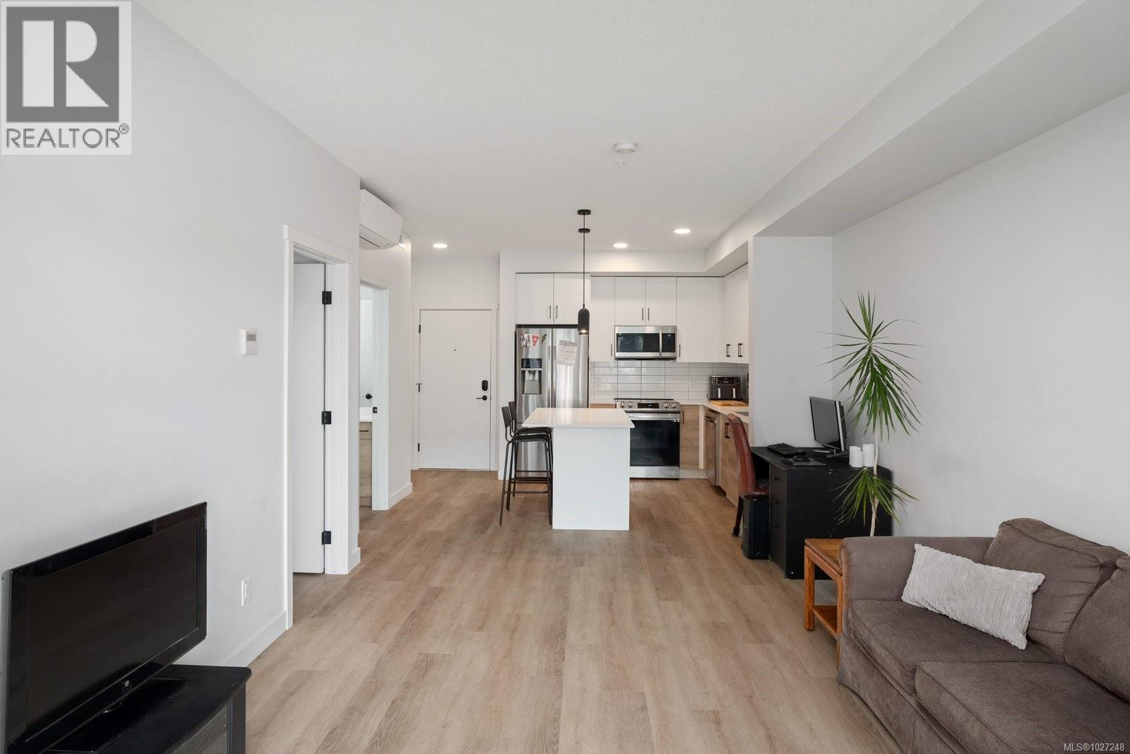 104 2461 Gateway Road, Langford