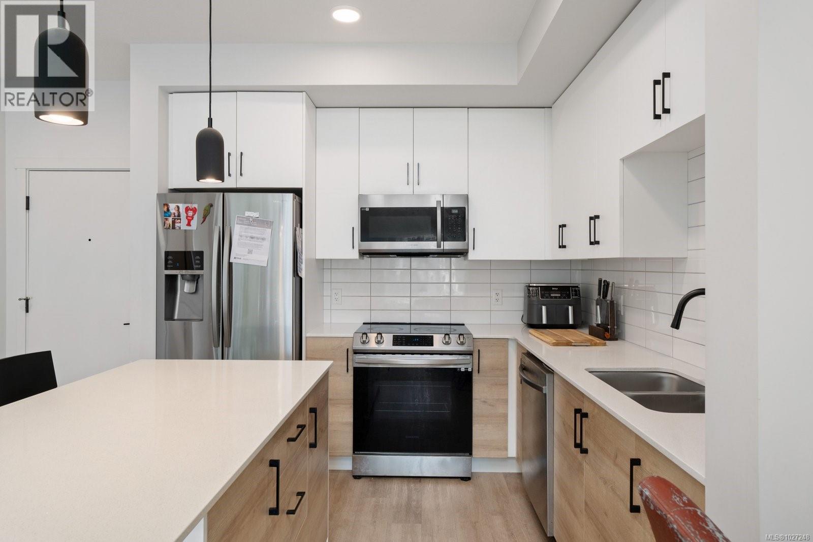 104 2461 Gateway Road, Langford