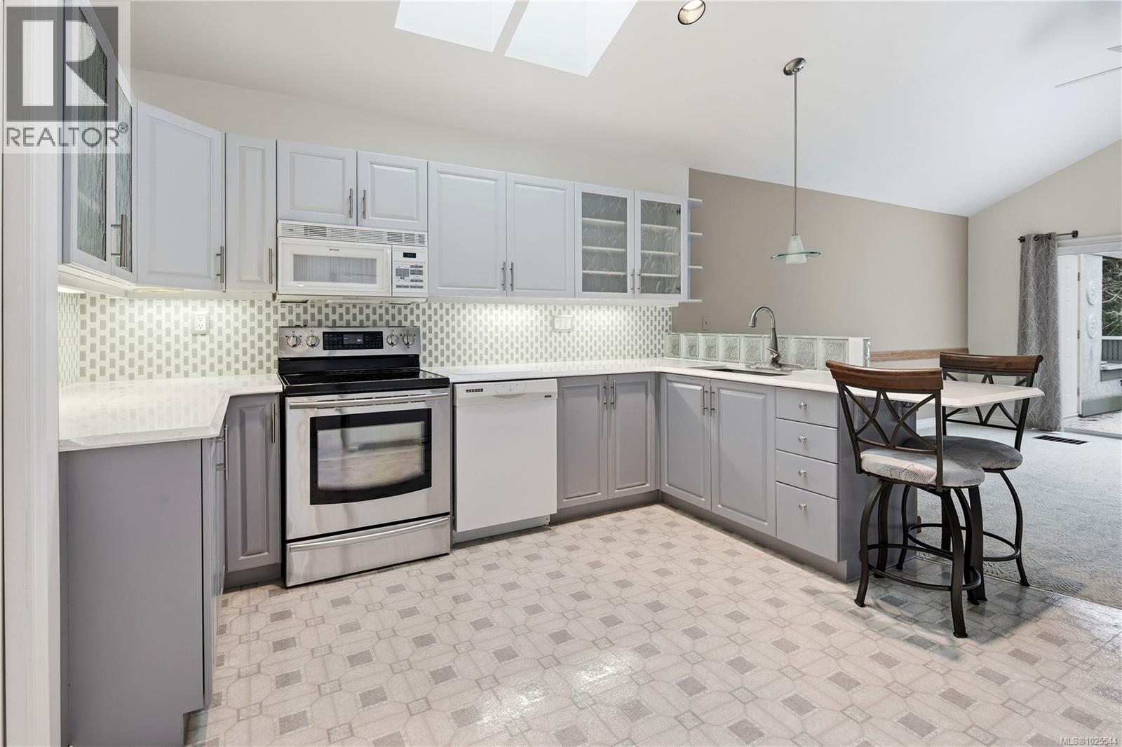 20 928 Bearwood Lane, Saanich