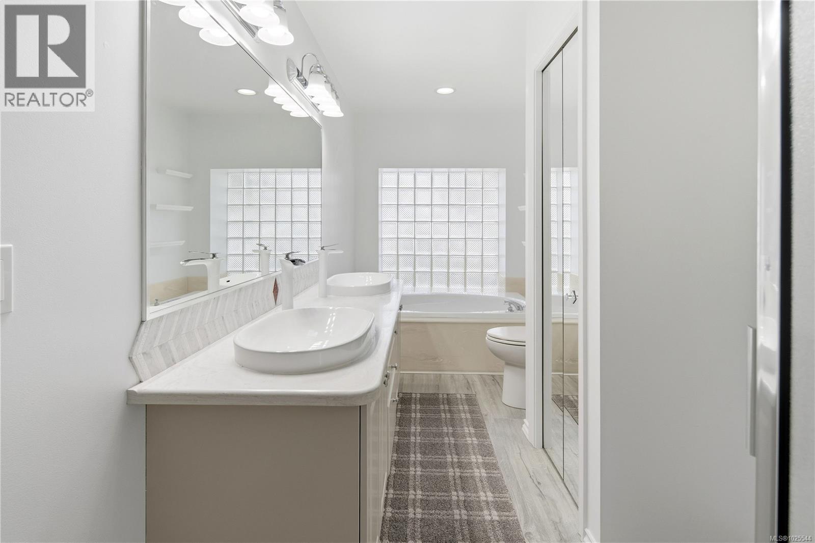 20 928 Bearwood Lane, Saanich