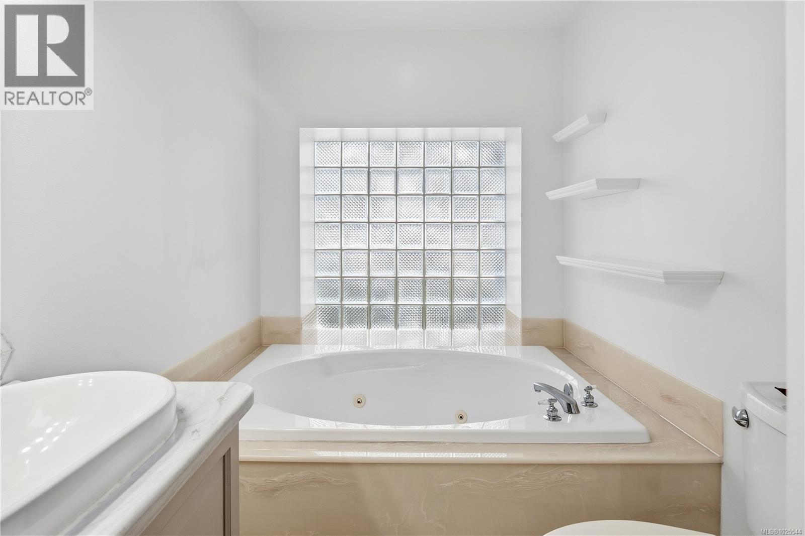 20 928 Bearwood Lane, Saanich