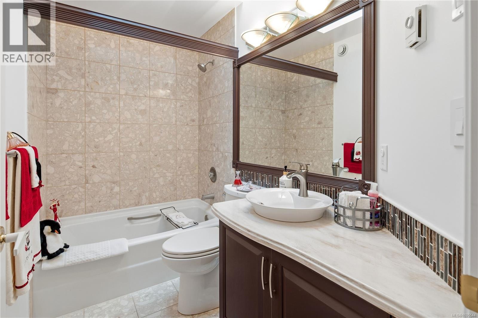 20 928 Bearwood Lane, Saanich