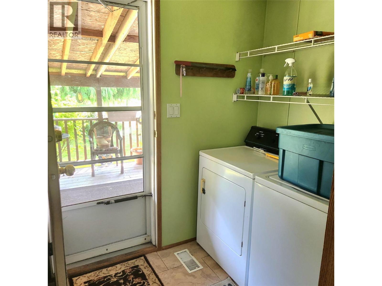 612 Fletcher Avenue, Slocan