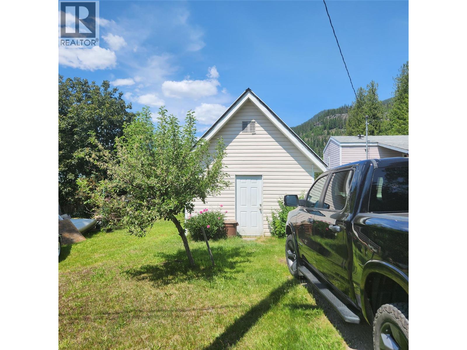 612 Fletcher Avenue, Slocan