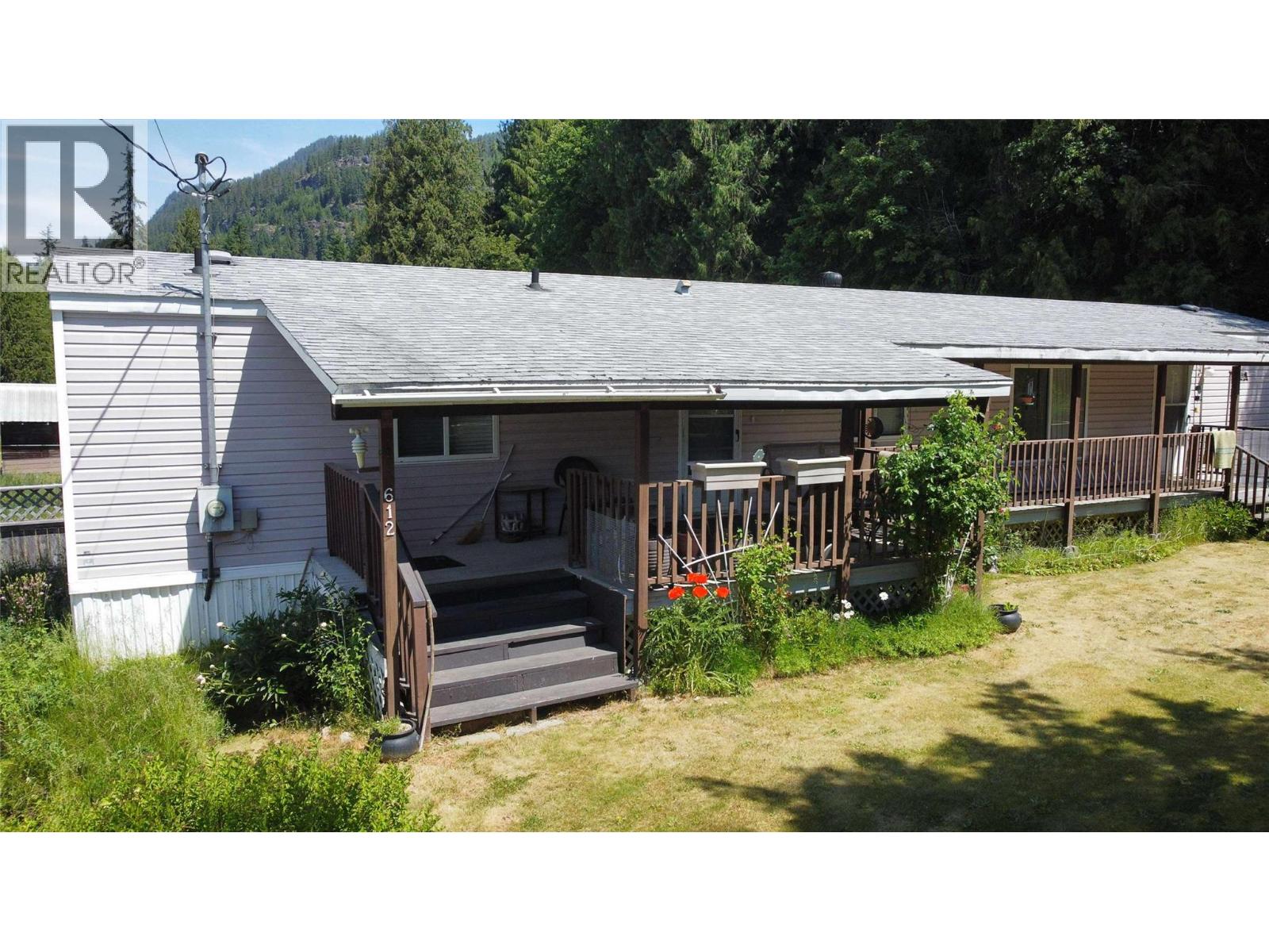 612 Fletcher Avenue, Slocan