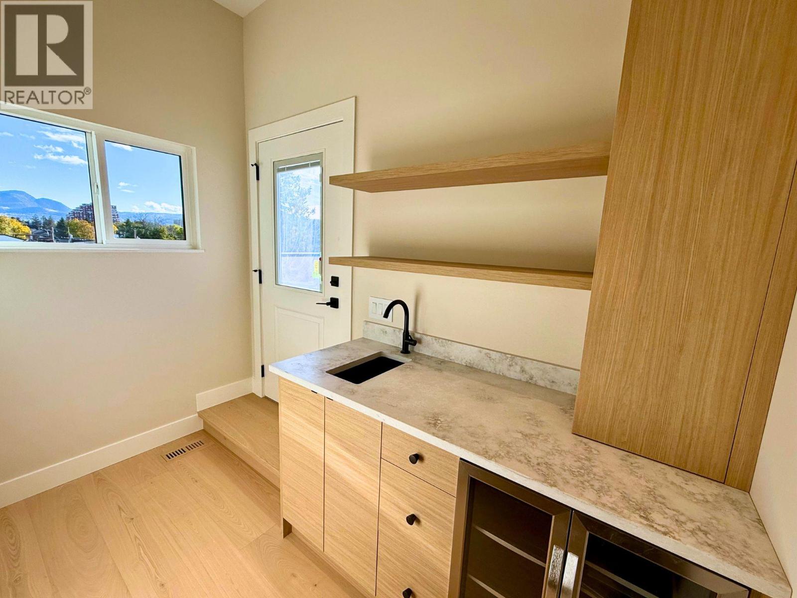 4 781 Martin Avenue, Kelowna