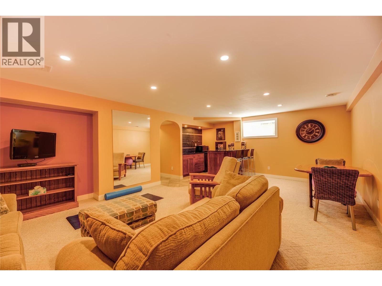 1870 Bayview Court, West Kelowna