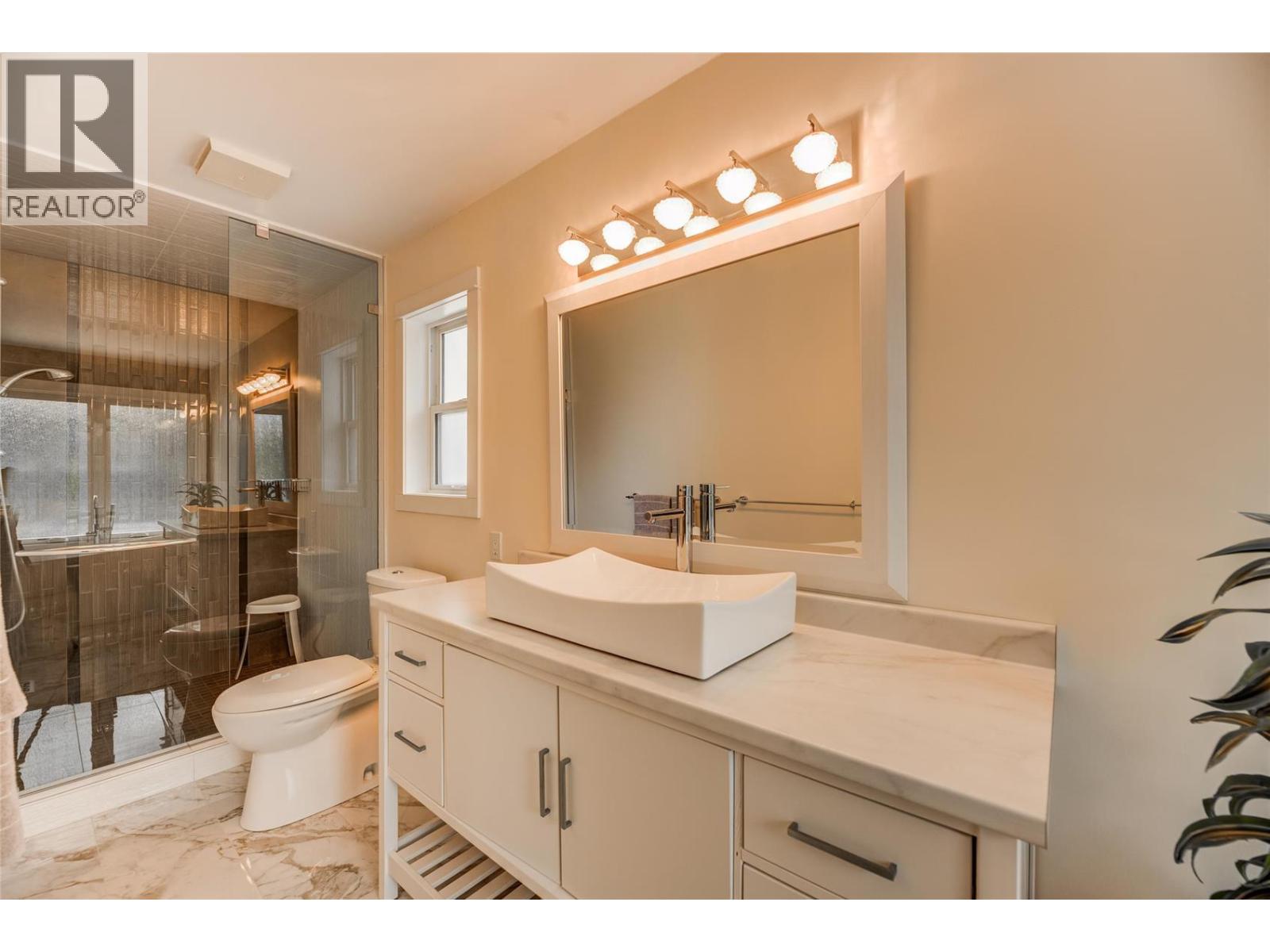 1870 Bayview Court, West Kelowna