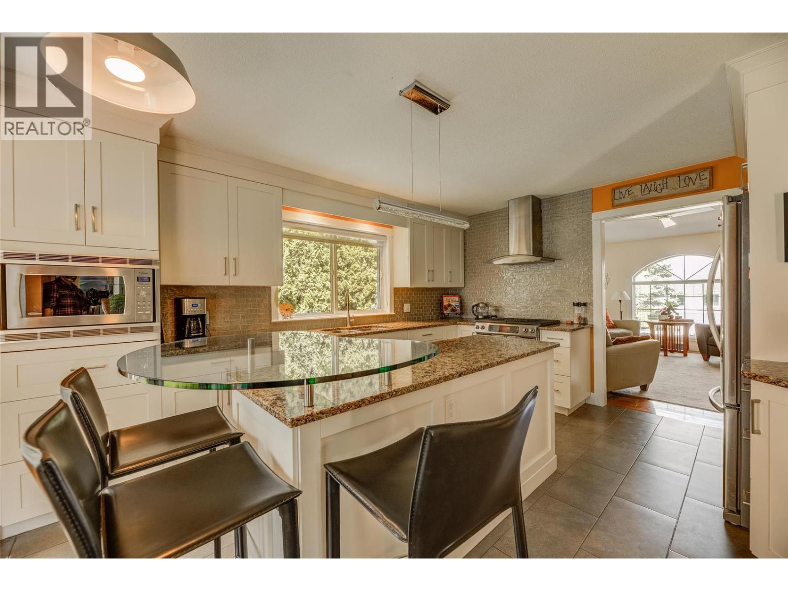 1870 Bayview Court, West Kelowna