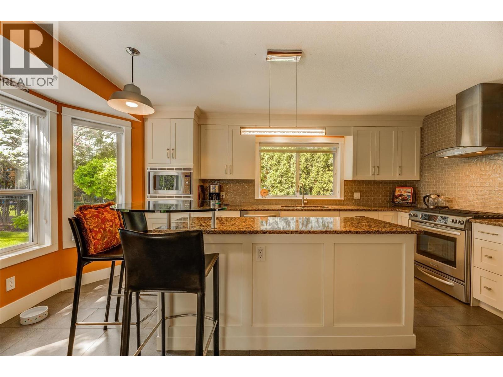 1870 Bayview Court, West Kelowna