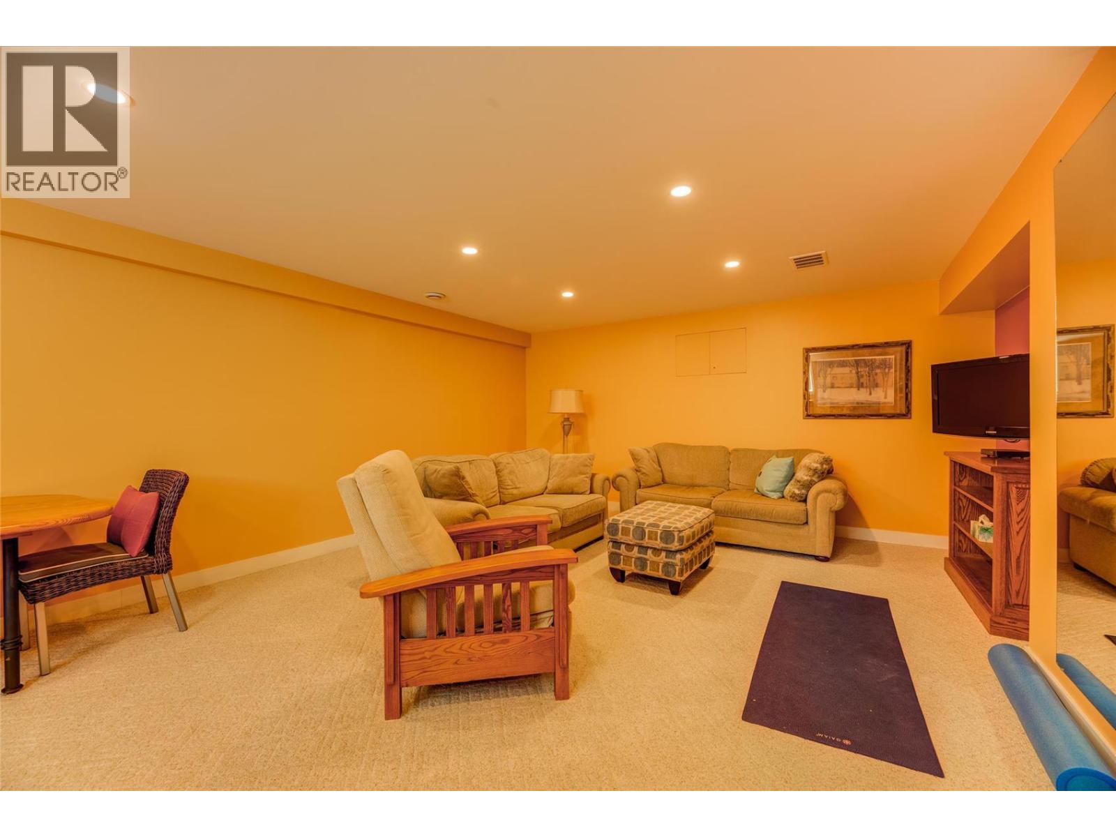 1870 Bayview Court, West Kelowna