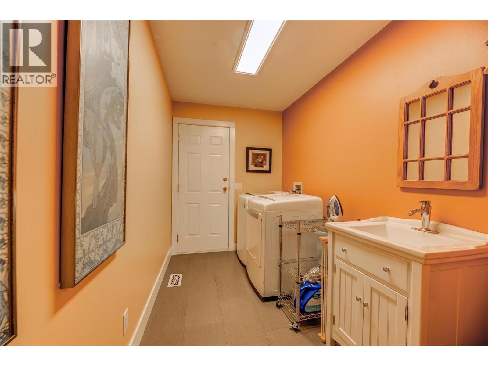 1870 Bayview Court, West Kelowna