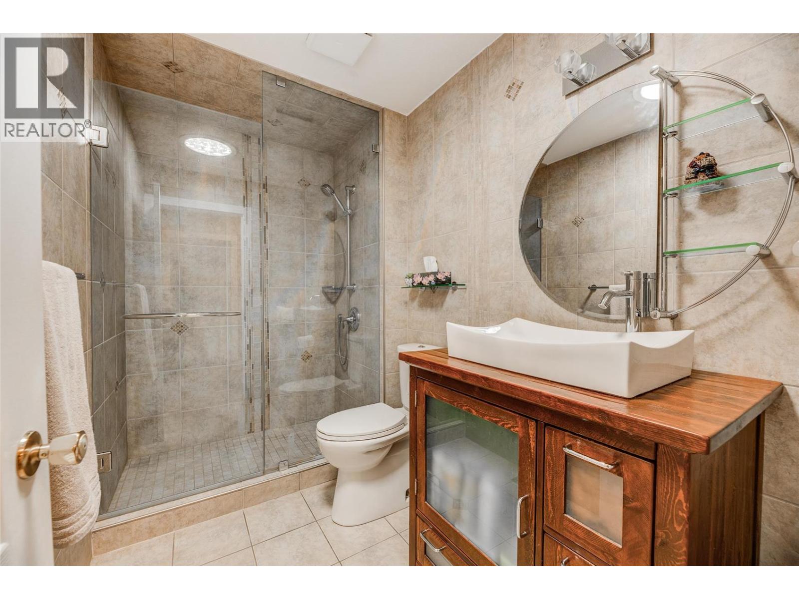 1870 Bayview Court, West Kelowna