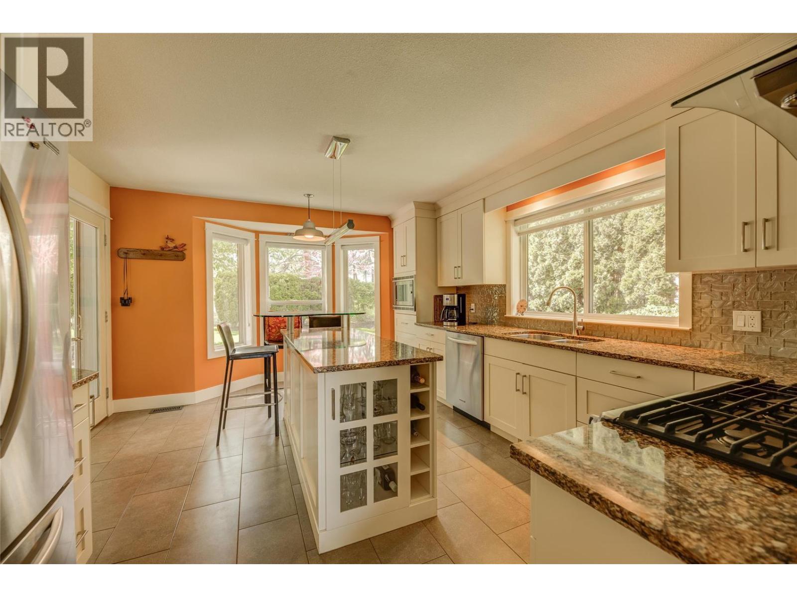 1870 Bayview Court, West Kelowna