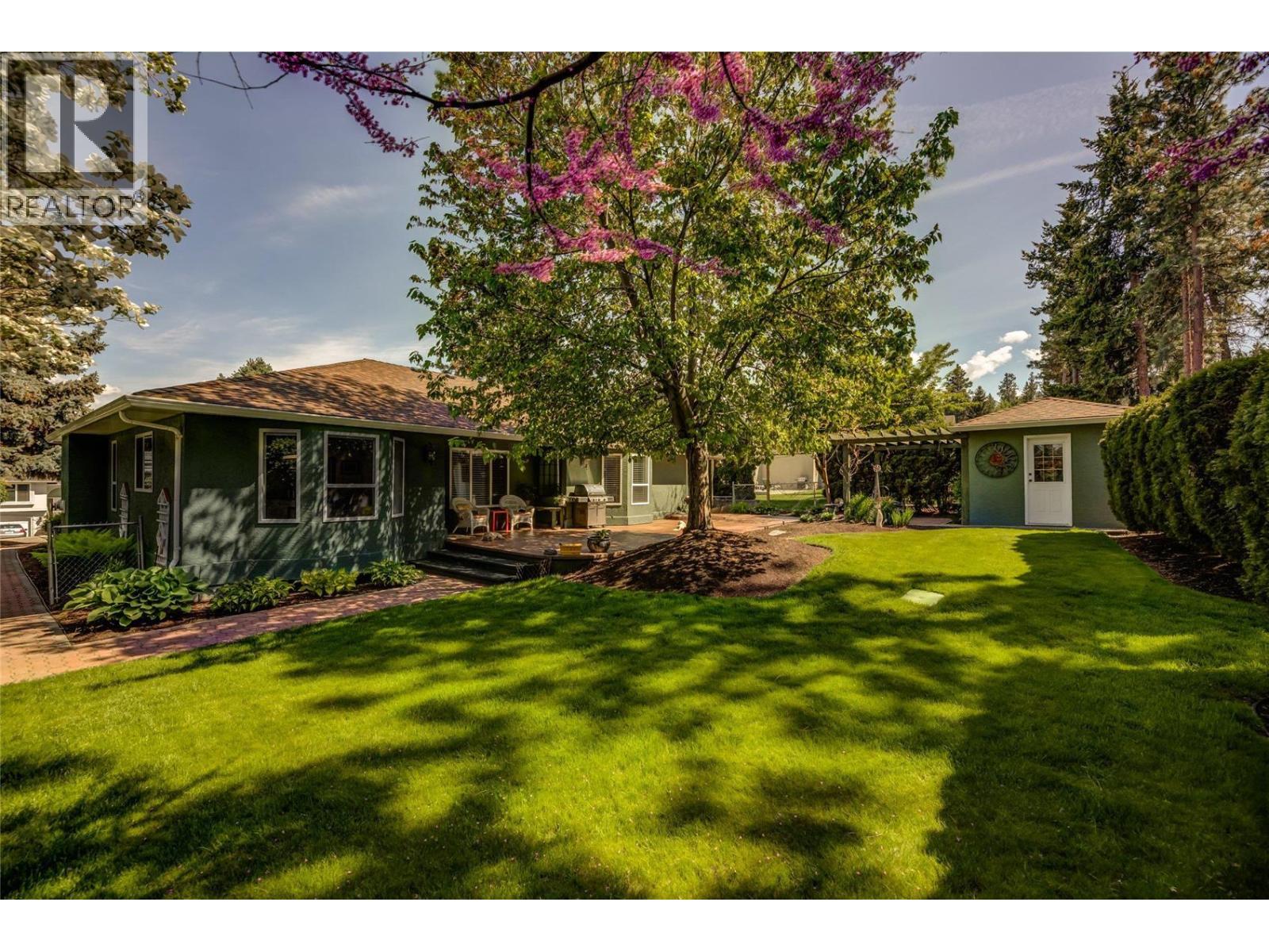 1870 Bayview Court, West Kelowna