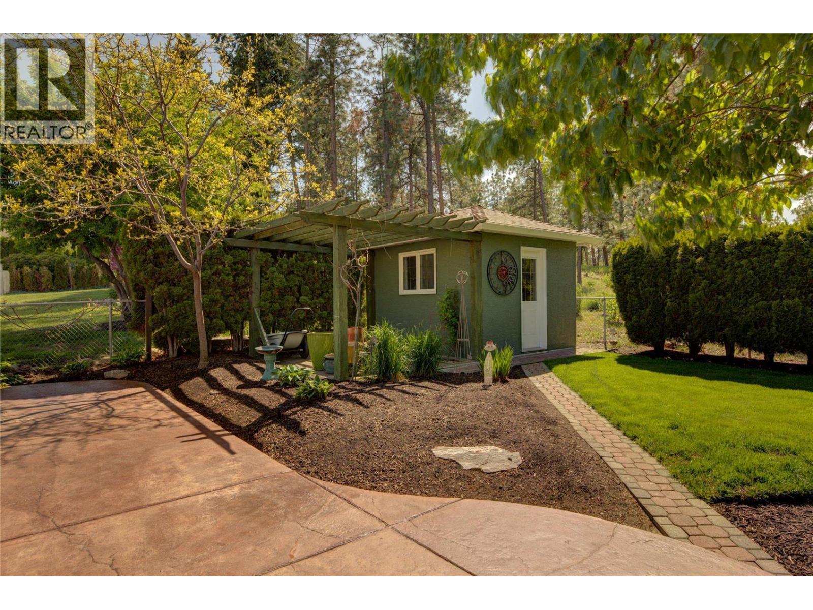 1870 Bayview Court, West Kelowna