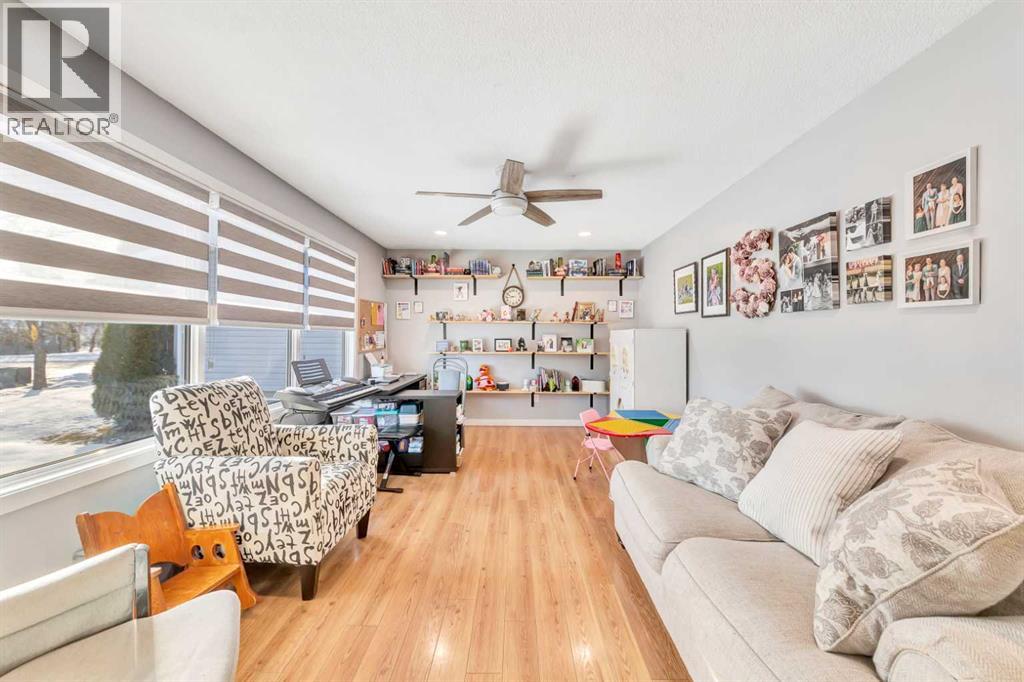 4604 56 Avenue - Photo 3 of 40, Lloydminster, Alberta