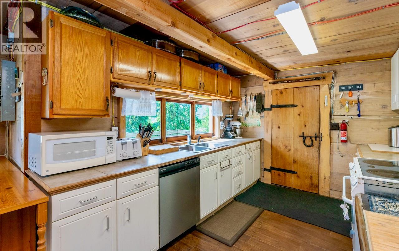 2989 Squilax-Anglemont Road, Lee Creek