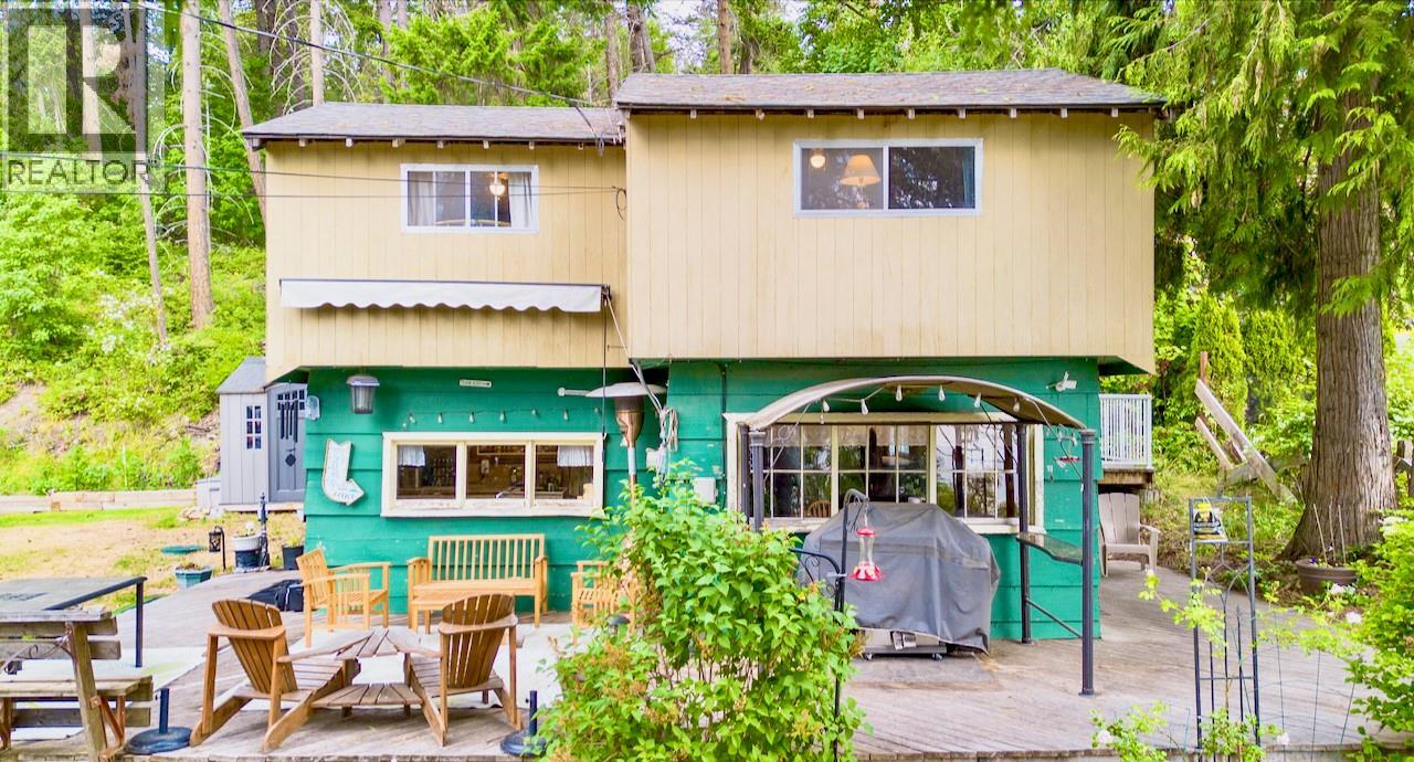 2989 Squilax-Anglemont Road, Lee Creek