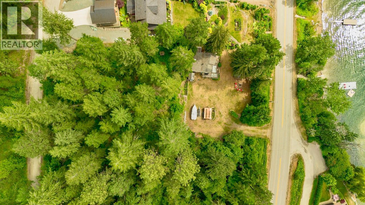 2989 Squilax-Anglemont Road, Lee Creek