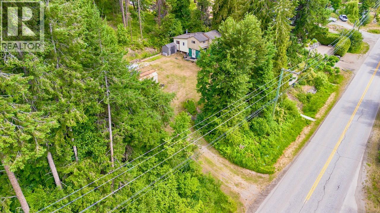 2989 Squilax-Anglemont Road, Lee Creek