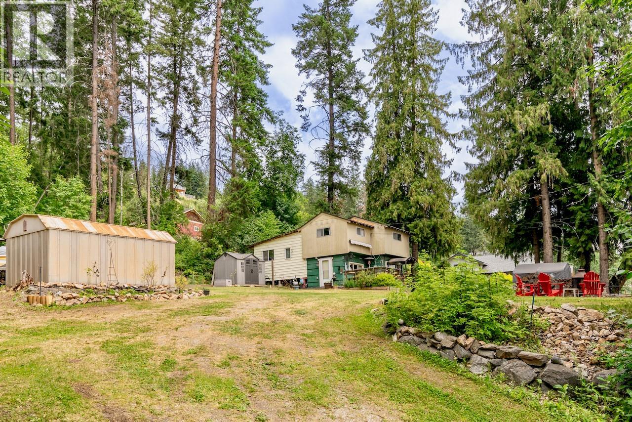 2989 Squilax-Anglemont Road, Lee Creek