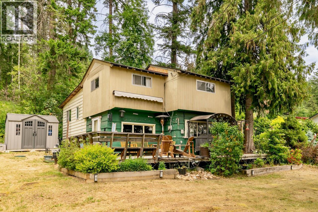 2989 Squilax-Anglemont Road, Lee Creek