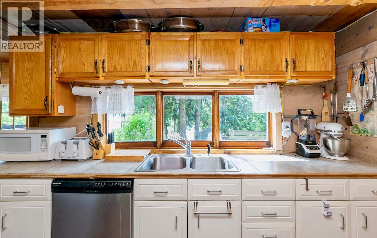 2989 Squilax-Anglemont Road, Lee Creek