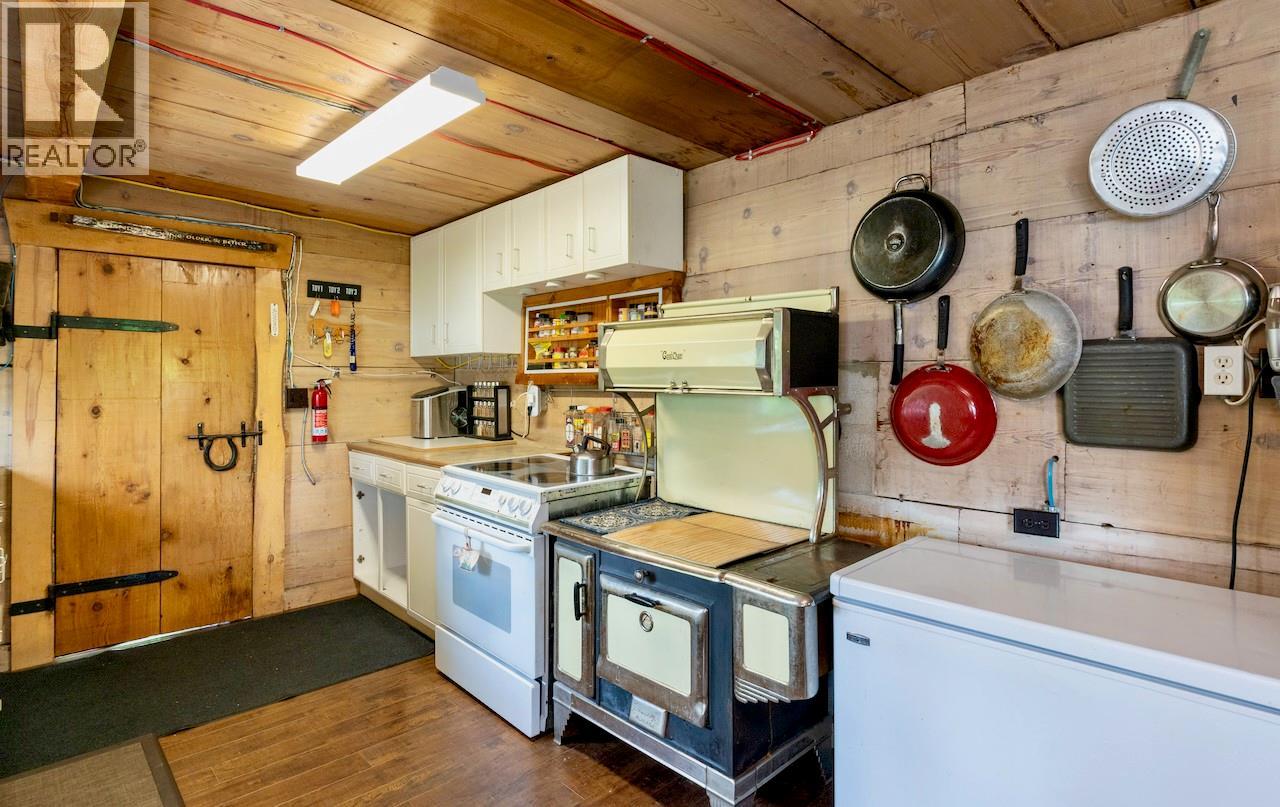 2989 Squilax-Anglemont Road, Lee Creek