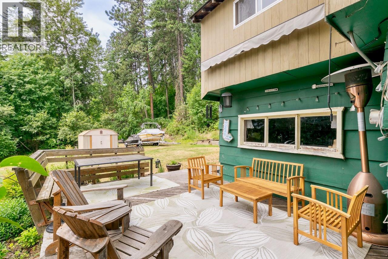 2989 Squilax-Anglemont Road, Lee Creek