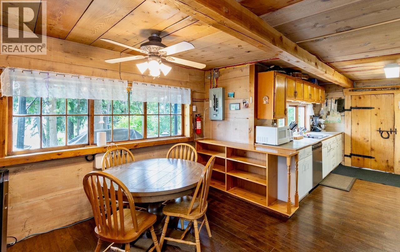 2989 Squilax-Anglemont Road, Lee Creek