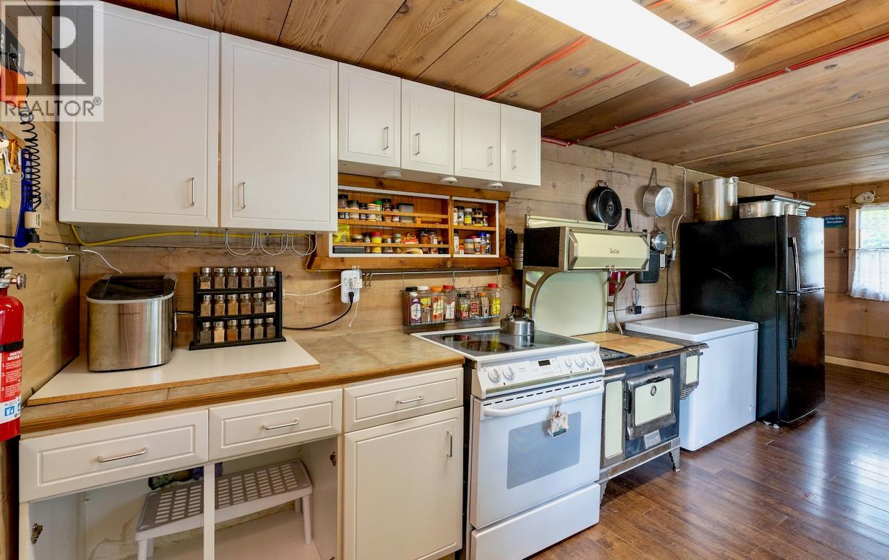 2989 Squilax-Anglemont Road, Lee Creek