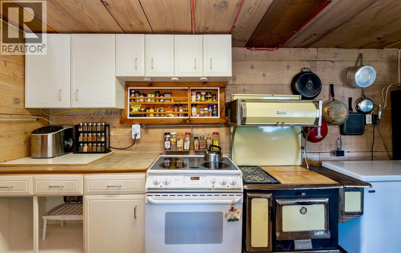 2989 Squilax-Anglemont Road, Lee Creek