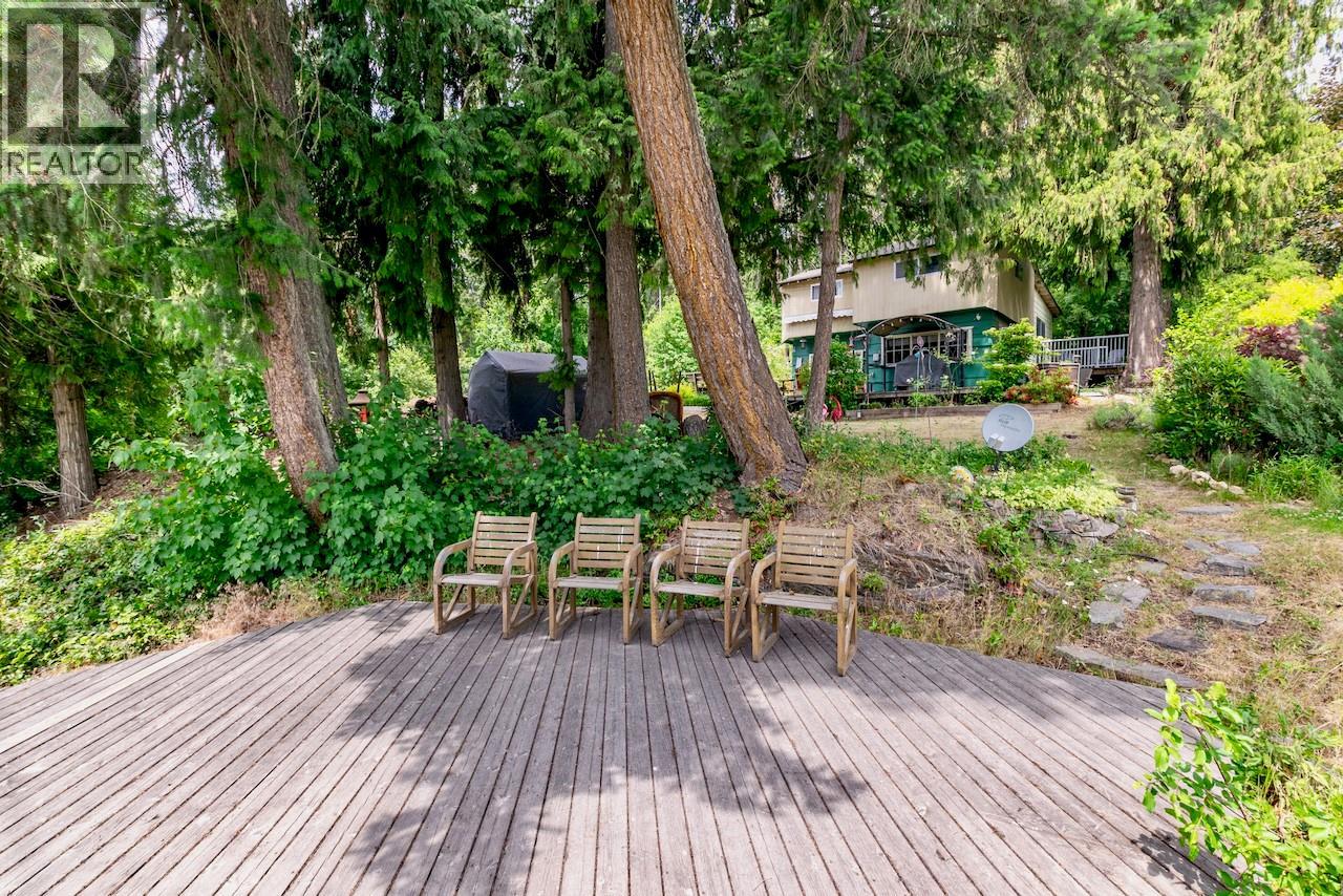 2989 Squilax-Anglemont Road, Lee Creek