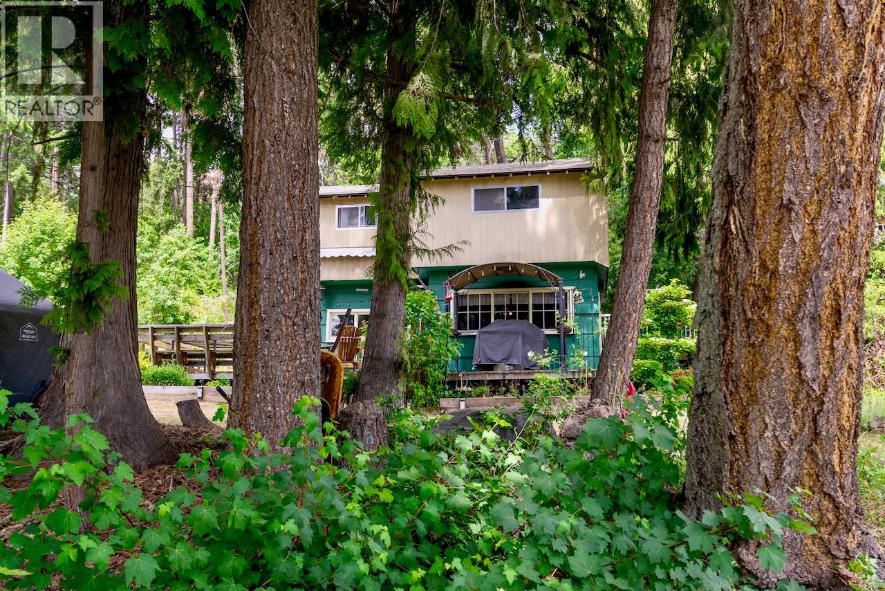 2989 Squilax-Anglemont Road, Lee Creek