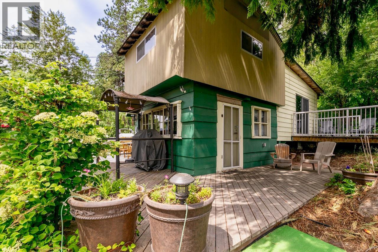 2989 Squilax-Anglemont Road, Lee Creek